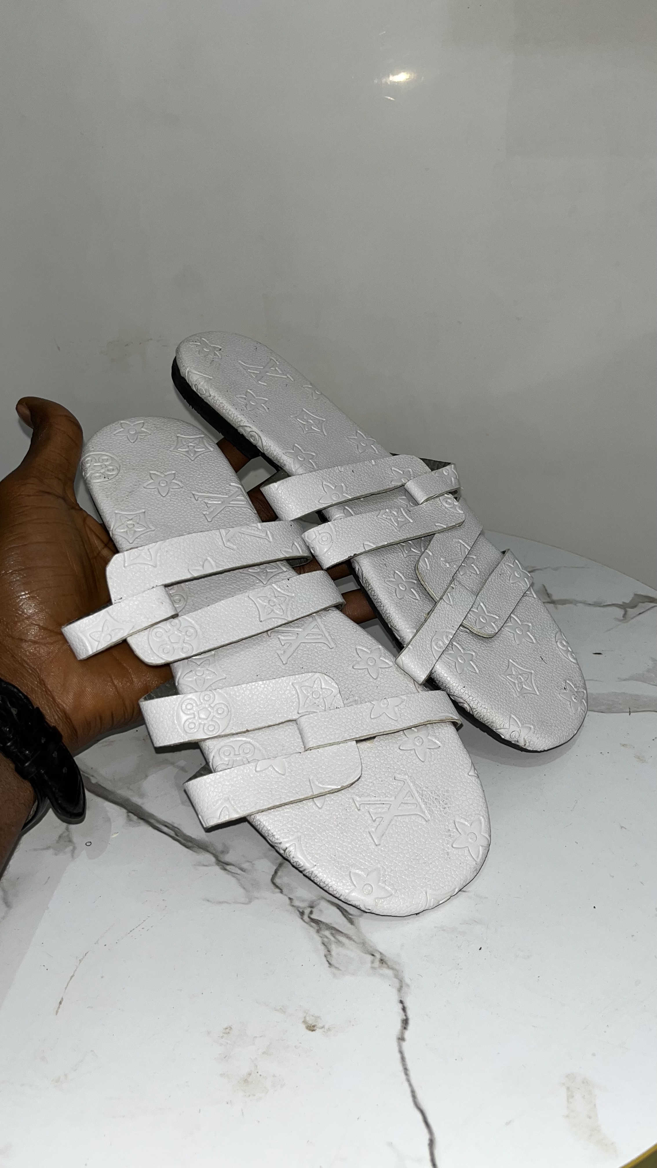 🔥 Clean Used Women’s Slide Sandals – Comfortable & Ready to Wear!